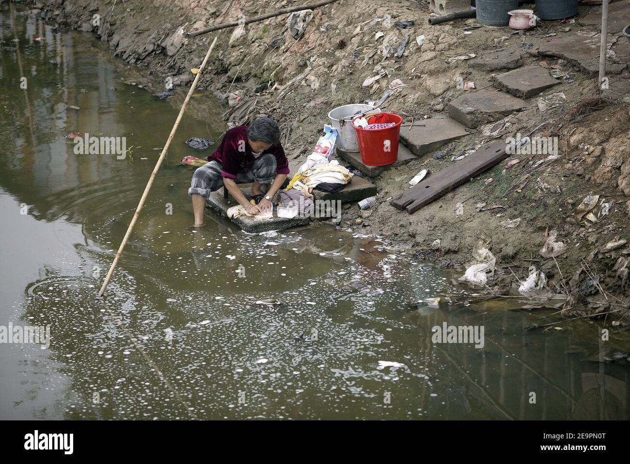 Plastic pollution river china hi-res stock photography and images - Alamy