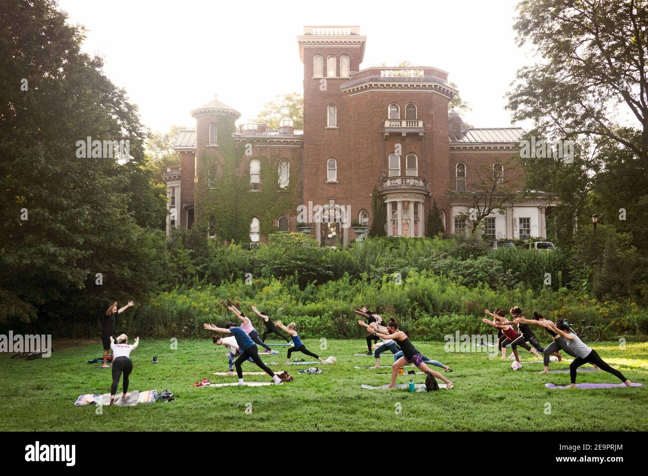 Yoga Class Outside High Resolution Stock Photography And Images Alamy