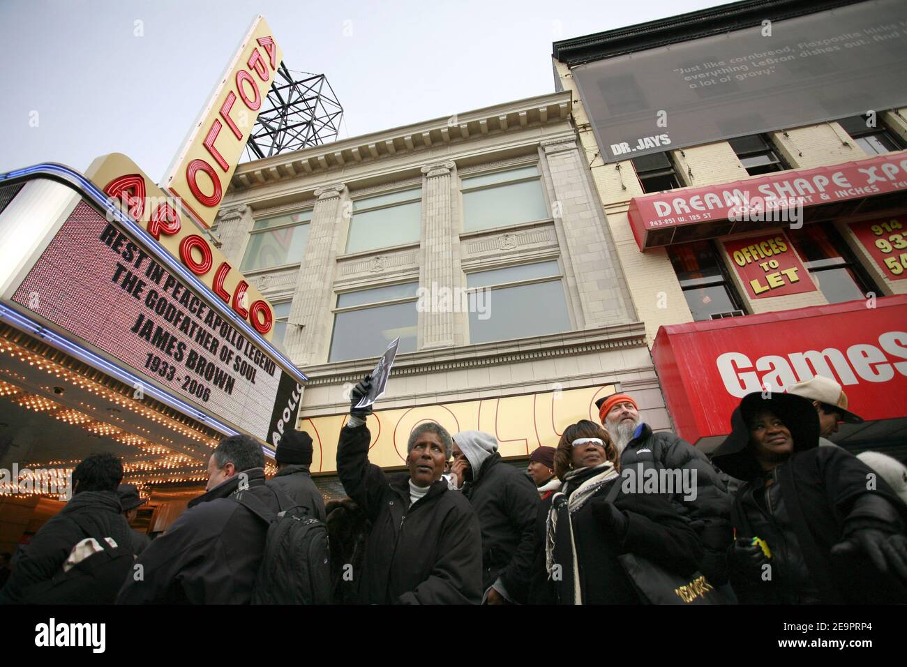 Thousands of people line up outside the Apollo Theater to view James Brown's casket in New York 28 December 2006. Brown, 73, who died of congestive heart failure on Christmas Day, received a send-off befitting the music royalty, his white casket pulled by a horse-drawn carriage. Photo by Gerald Holubowicz/ABACAPRESS.COM Stock Photo