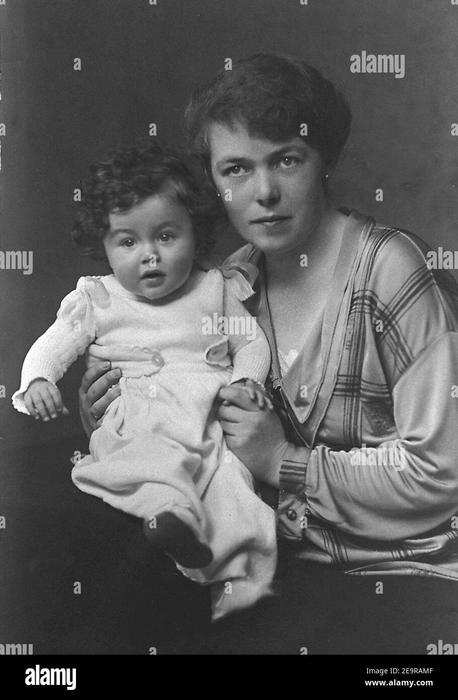 Mother daughter 1924 hg. Stock Photo