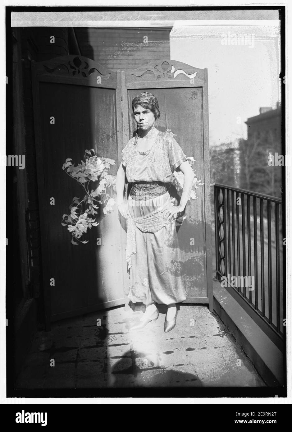 Miss R Yeates Mrs. M.R. Yates, (11-20-22 Stock Photo - Alamy