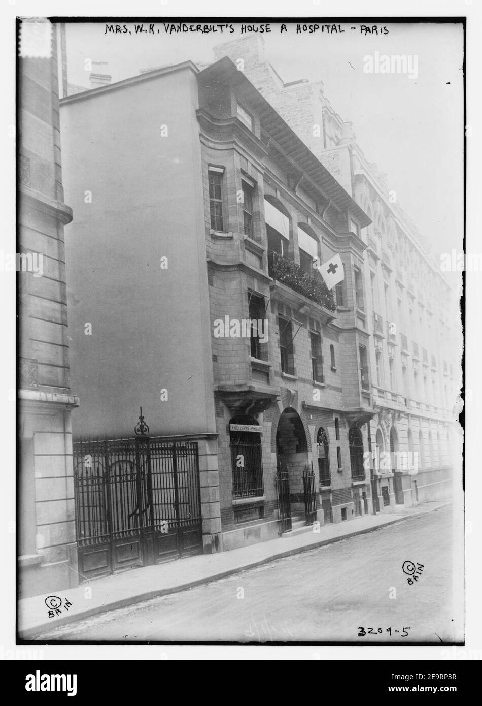 Mrs. W.K. Vanderbilt's house a hospital, Paris Stock Photo Alamy