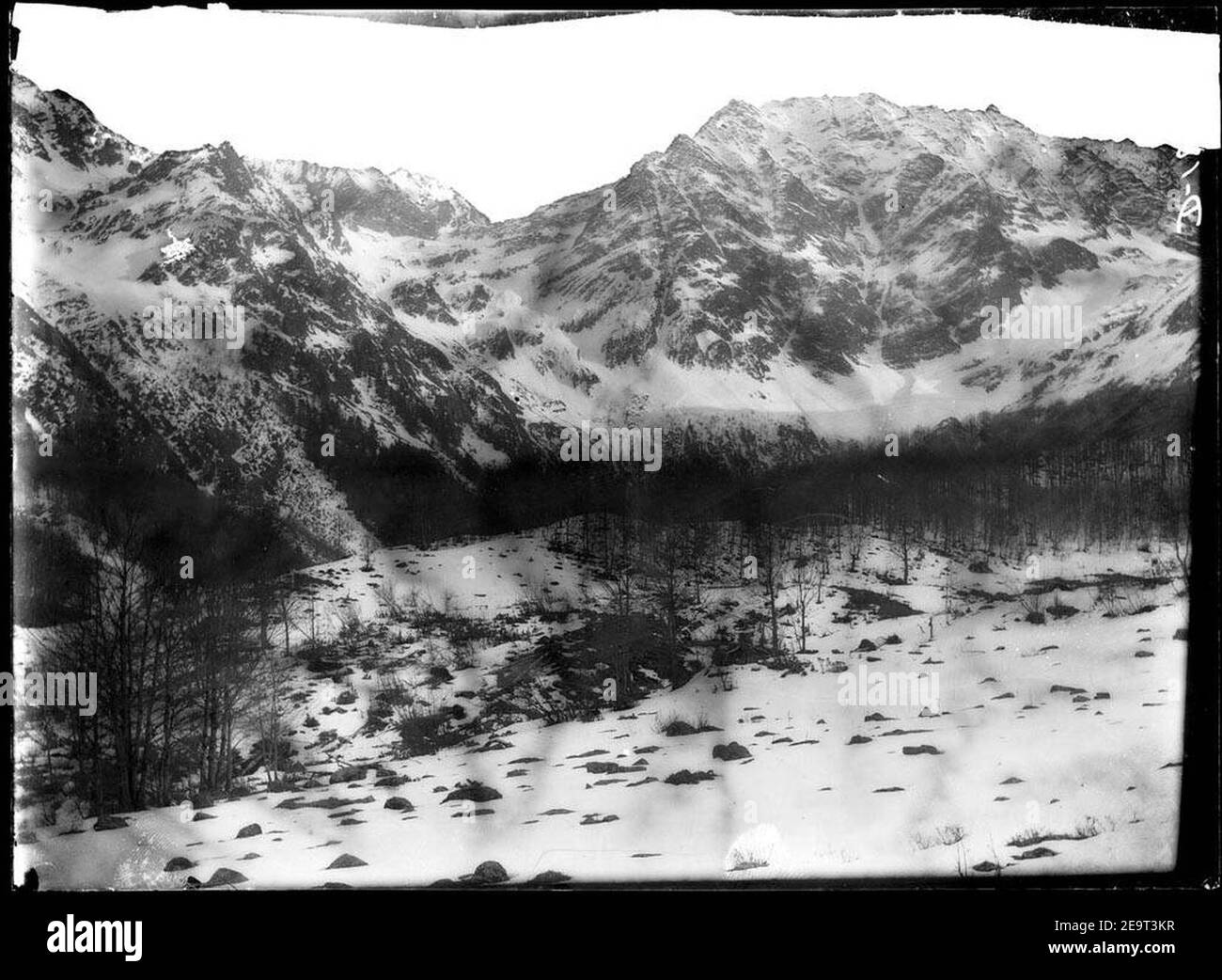 Muntanyes nevades d'Artiga de Lin Stock Photo - Alamy