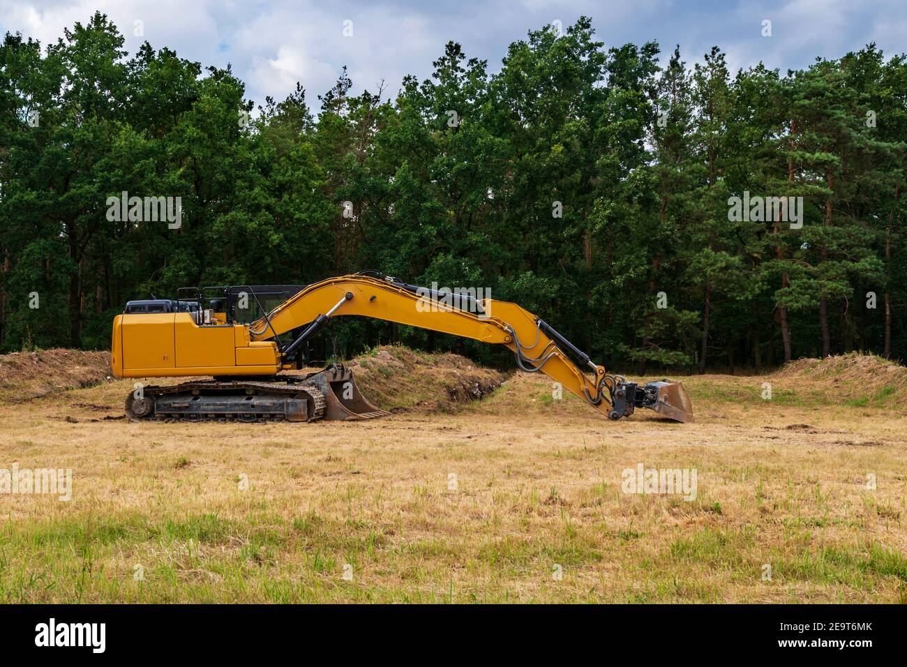 Hydraulic excavator hi-res stock photography and images - Alamy
