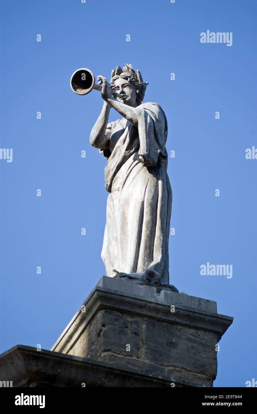 Statue of the muse of music, Euterpe. Roof of the Clarendon building, Oxford University. The statue is by James Thornhill, dating from the early 18th Stock Photo