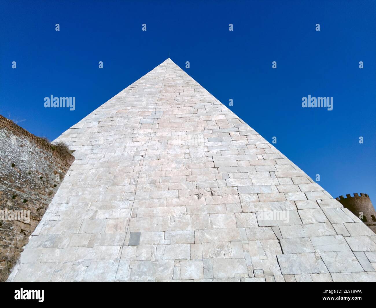 Low angle view of ancient and well preserved Pyramide Cestia in latin  Sepulcrum Cestii famous grave of Gaio Cestio Epulone building builded in 12  A.C Stock Photo - Alamy