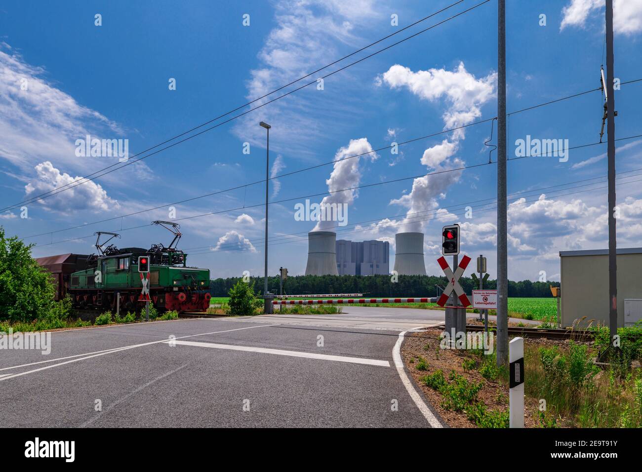 Railway Crossing Warning Lights High Resolution Stock Photography And Images Alamy Railway Crossing Warning Lights High Resolution Stock Photography And Images Alamy