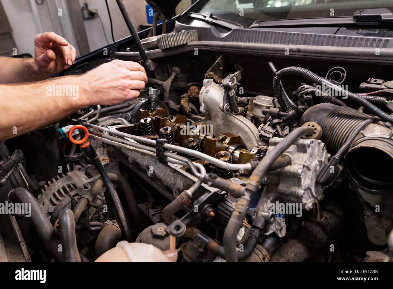 Cylinder head hires stock photography and images Alamy