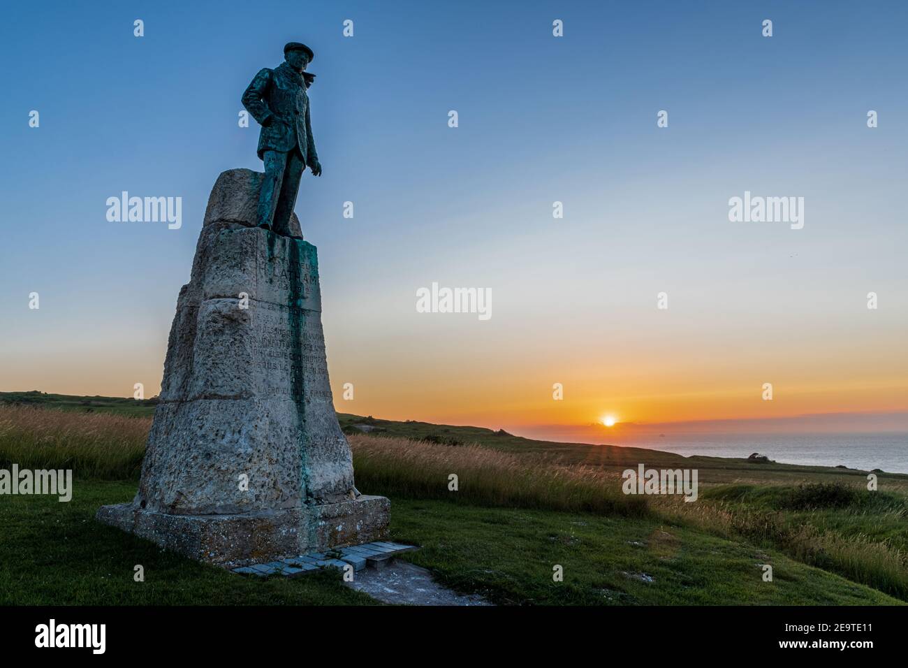 Statue d'Hubert Latham au coucher de soleil Stock Photo