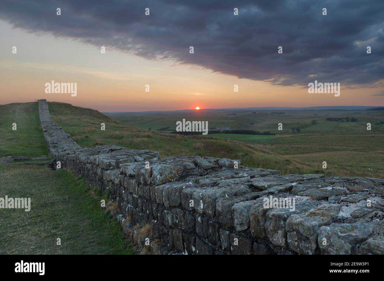 sunset-on-cawfield-crags-hadrian-s-wall-northumberland-uk-stock