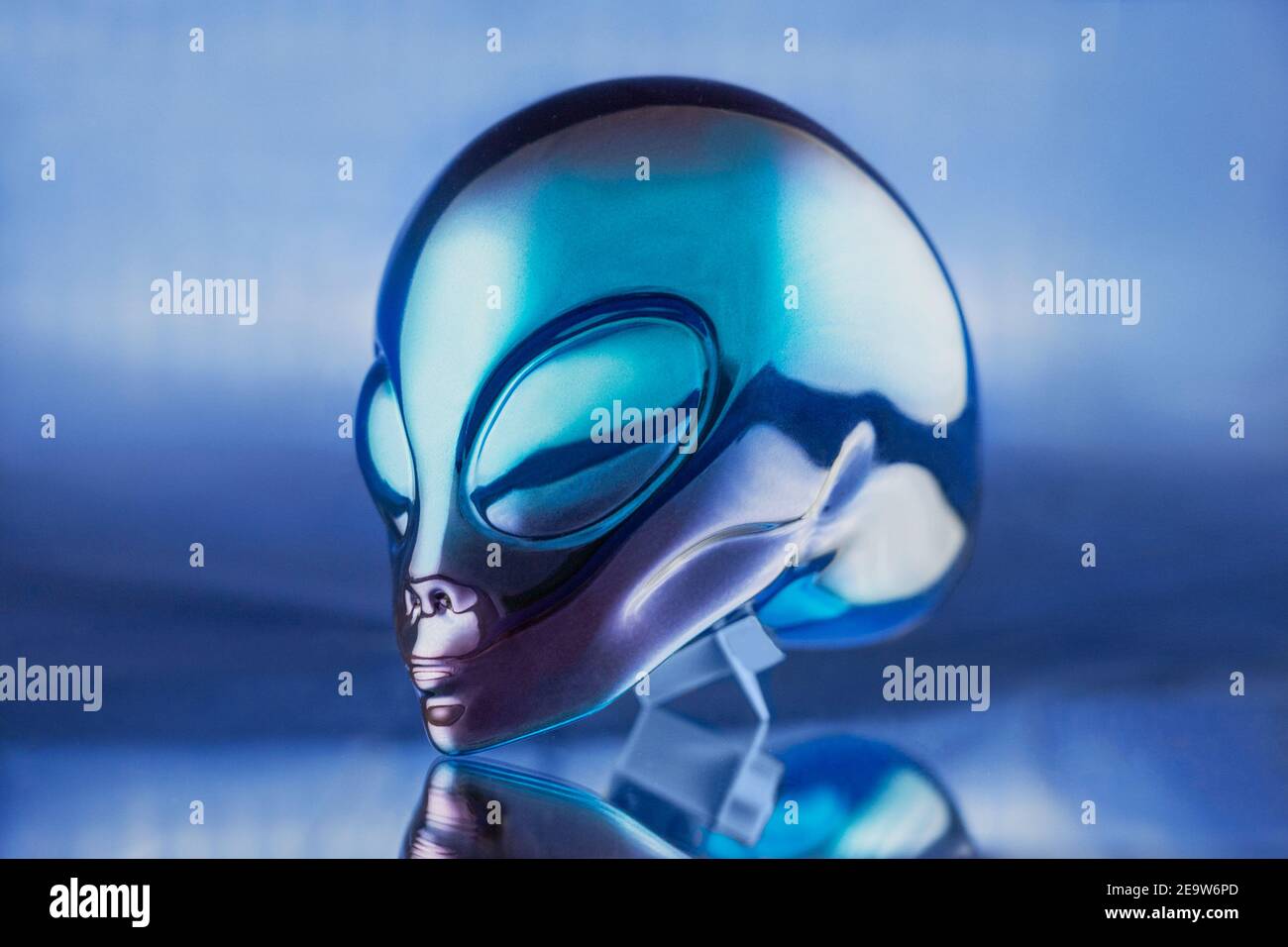Cartoon space alien hi-res stock photography and images - Alamy