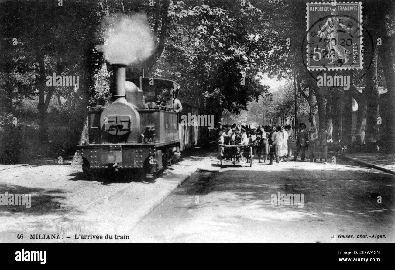 Narrow Gauge Train Arriving (44803200584 Stock Photo Alamy