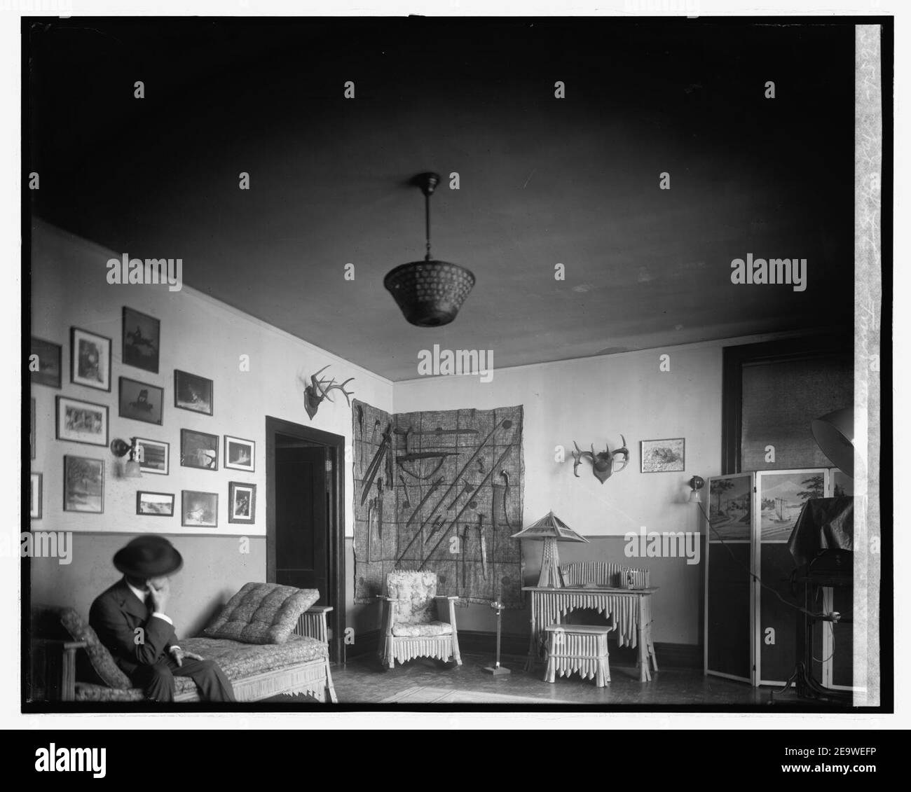 Nat. Photo Co., front room Stock Photo Alamy