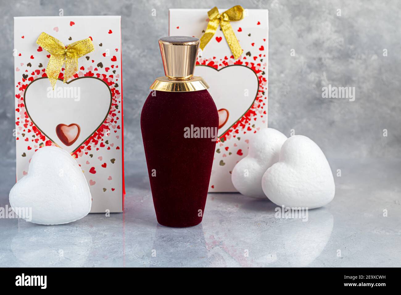 Womens' perfume hi-res stock photography and images - Page 11 - Alamy