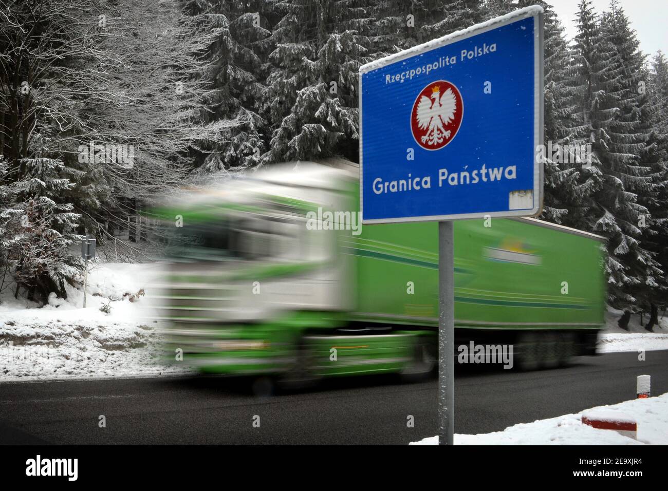 Harrachov, Czech Republic. 6th Feb, 2021. The truck crossing the Border between Czech Republic an Poland in Harrachov (near Jakuszyce, Szklarska Poreba in Poland). Since 5th February 2021, new conditions for entry into the Czech Republic are in force. The rules for entering the territory of the Czech Republic and quarantine measures are defined by the Ministry of Health. The ban does not apply to foreigners working and studying in the Czech Republic, people visiting close relatives, medical facilities and care homes, or undertaking a trip to attend a wedding or funeral. (Credit Image: © Stock Photo