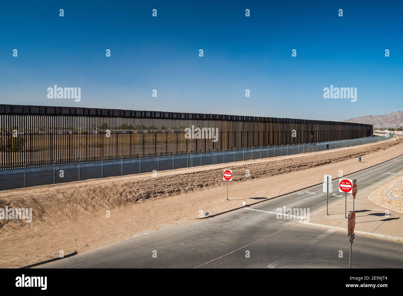 Border wall el paso hires stock photography and images Alamy