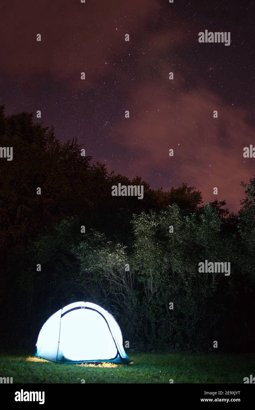 Camping under a beautiful starry sky Stock Photo - Alamy