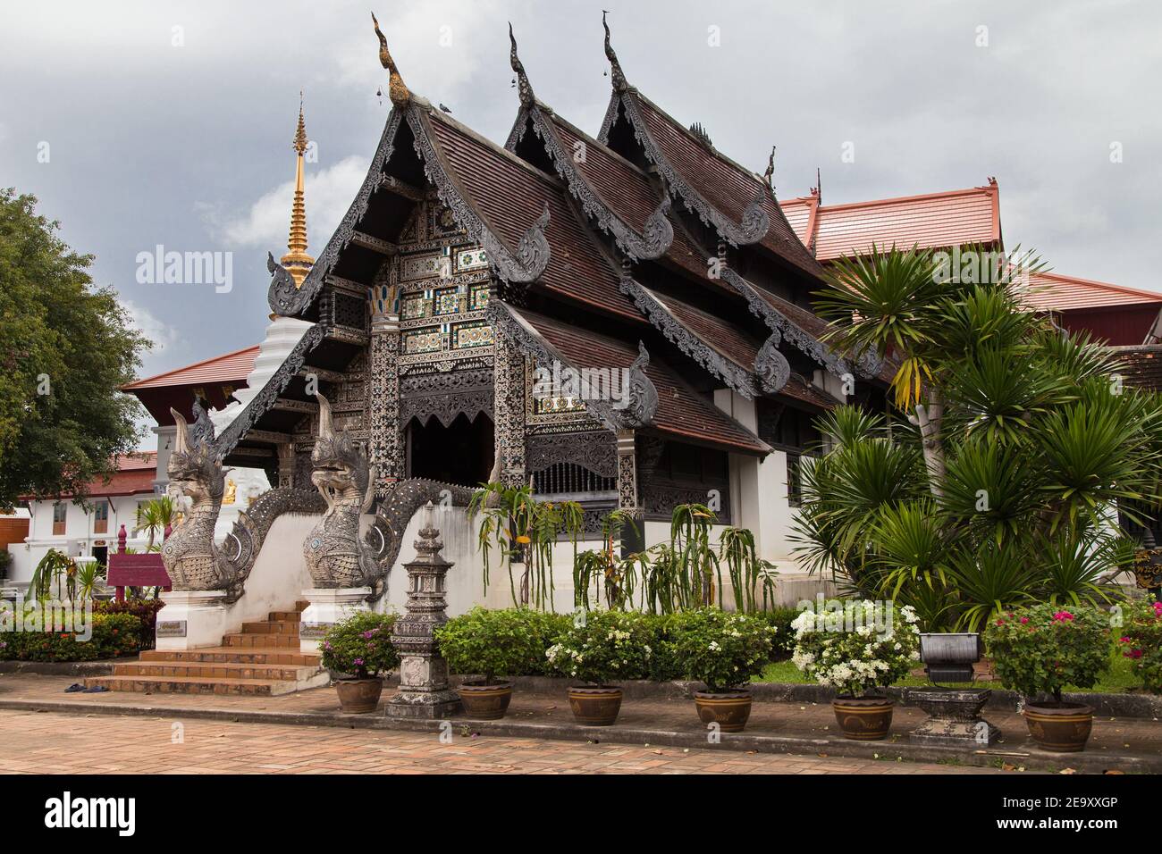 Viharn Luangpu Mun Bhuridatto at Wat Chedi Luang, Chiang Mai, Thailand. Stock Photo