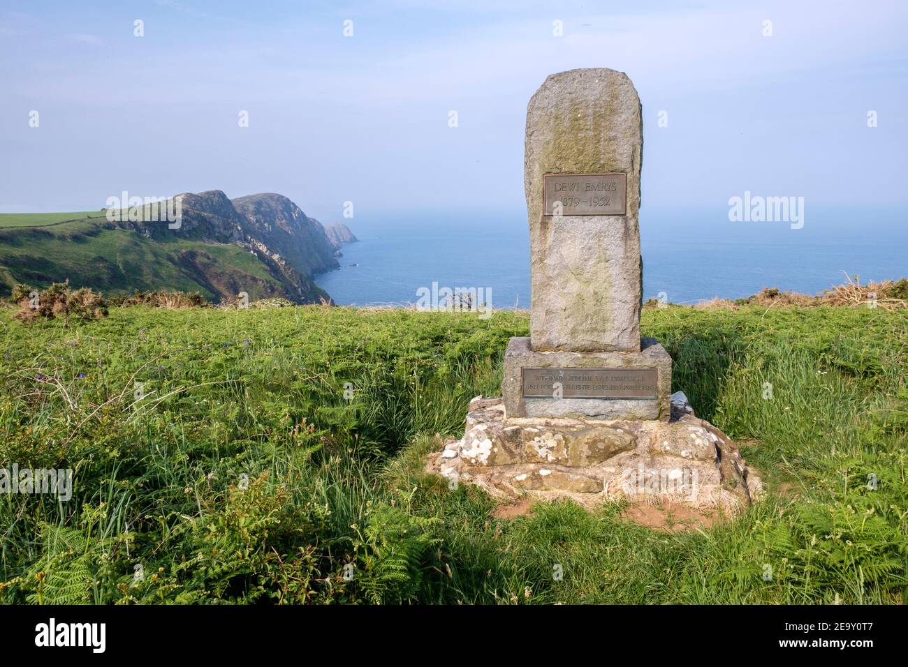 Dewi Emrys Memorial on the Pembrokeshire Coastal Path, Pembrokeshire, Wales, GB, UK Stock Photo