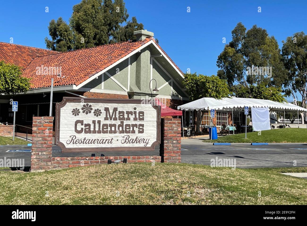 An outdoor dining area at Marie Callenders restaurant and bakery, Friday, Feb. 5, 2021, in Monterey Park, Calif. Stock Photo