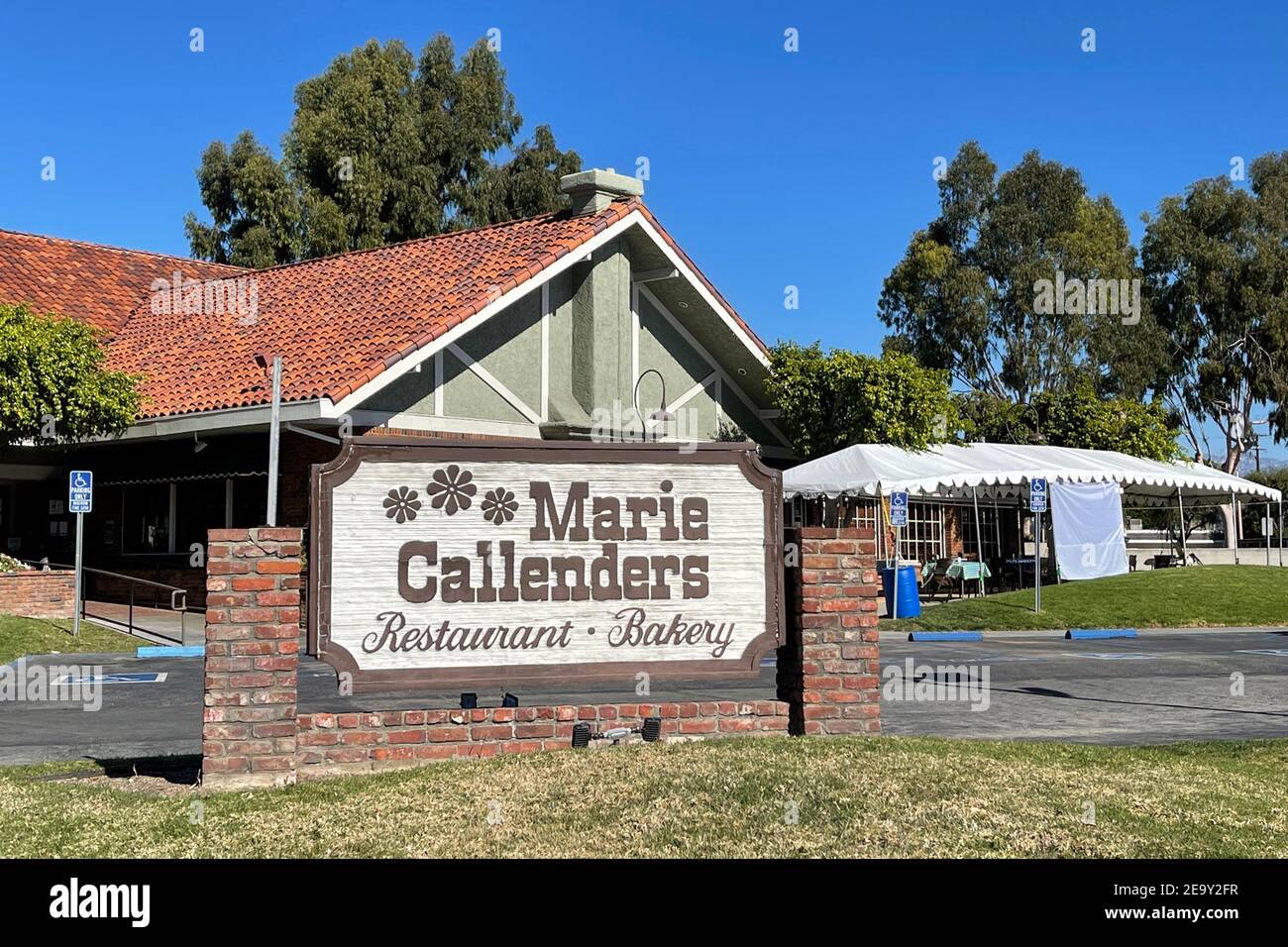An outdoor dining area at Marie Callenders restaurant and bakery, Friday, Feb. 5, 2021, in Monterey Park, Calif. Stock Photo