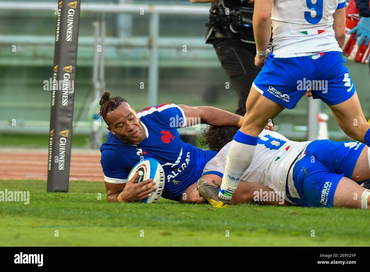 Rome, Italy. 6th Feb, 2021. Rome, Italy, Stadio Olimpico, February 06, 2021, Teddy Thomas (France) on try during Italy vs France - Rugby Six Nations match Credit: Carlo Cappuccitti/LPS/ZUMA Wire/Alamy Live News Stock Photo