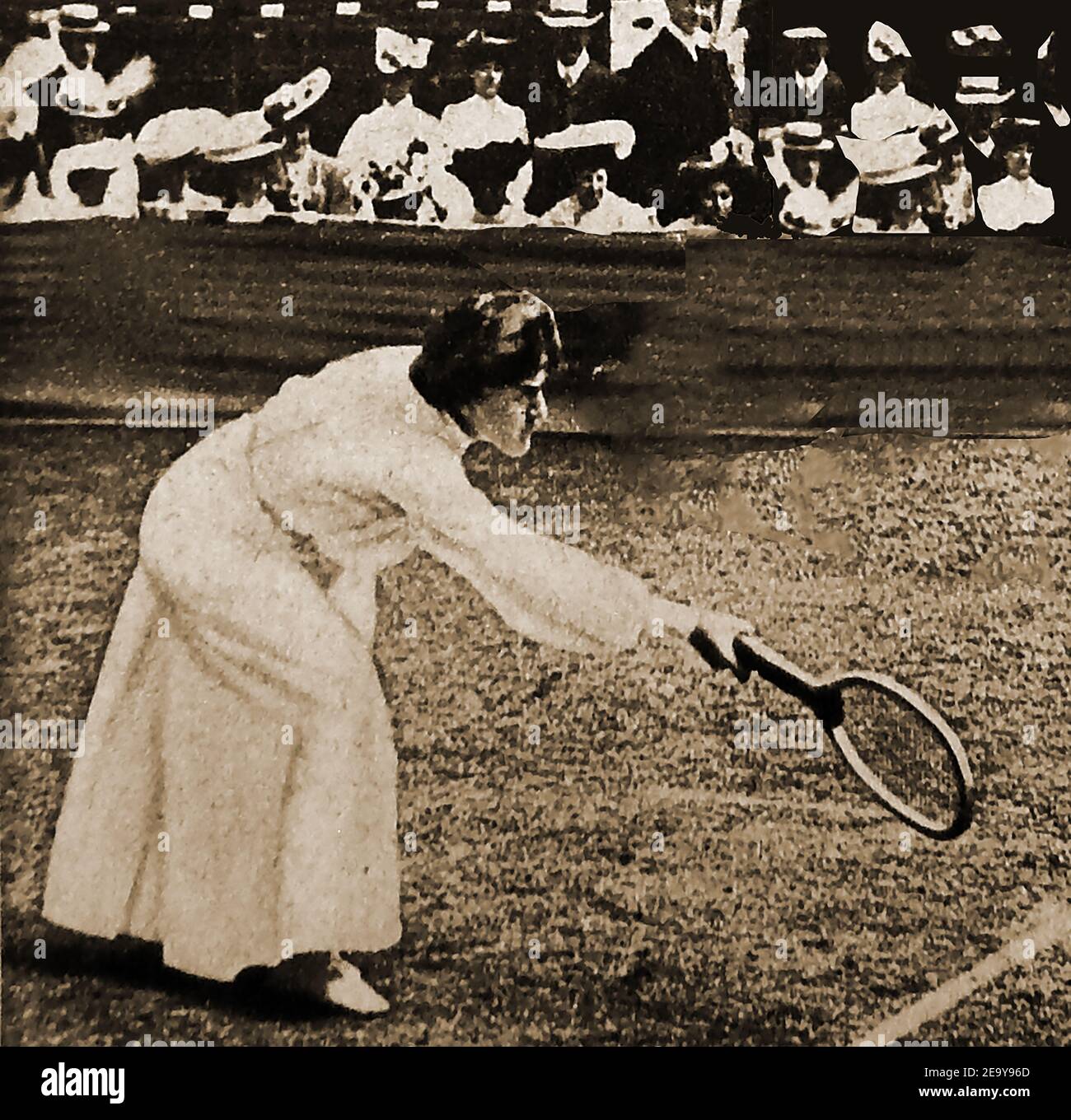 1908 - A press photo of the time showing  'Mrs Lambert Chambers;, Champion Tennis player at Wimbledon.   --- Dorothea Lambert Chambers (née Dorothea Katherine Douglass, 1878 – 1960) was a British tennis player who won 7 Wimbledon Women's Singles titles and a gold medal at the 1908 Summer Olympics. She was the author of 'Tennis for Ladies'. She undertook voluntary  war work during the First World War During the First World War, firstly at Ealing Hospital, and then at the Little Theatre Stock Photo