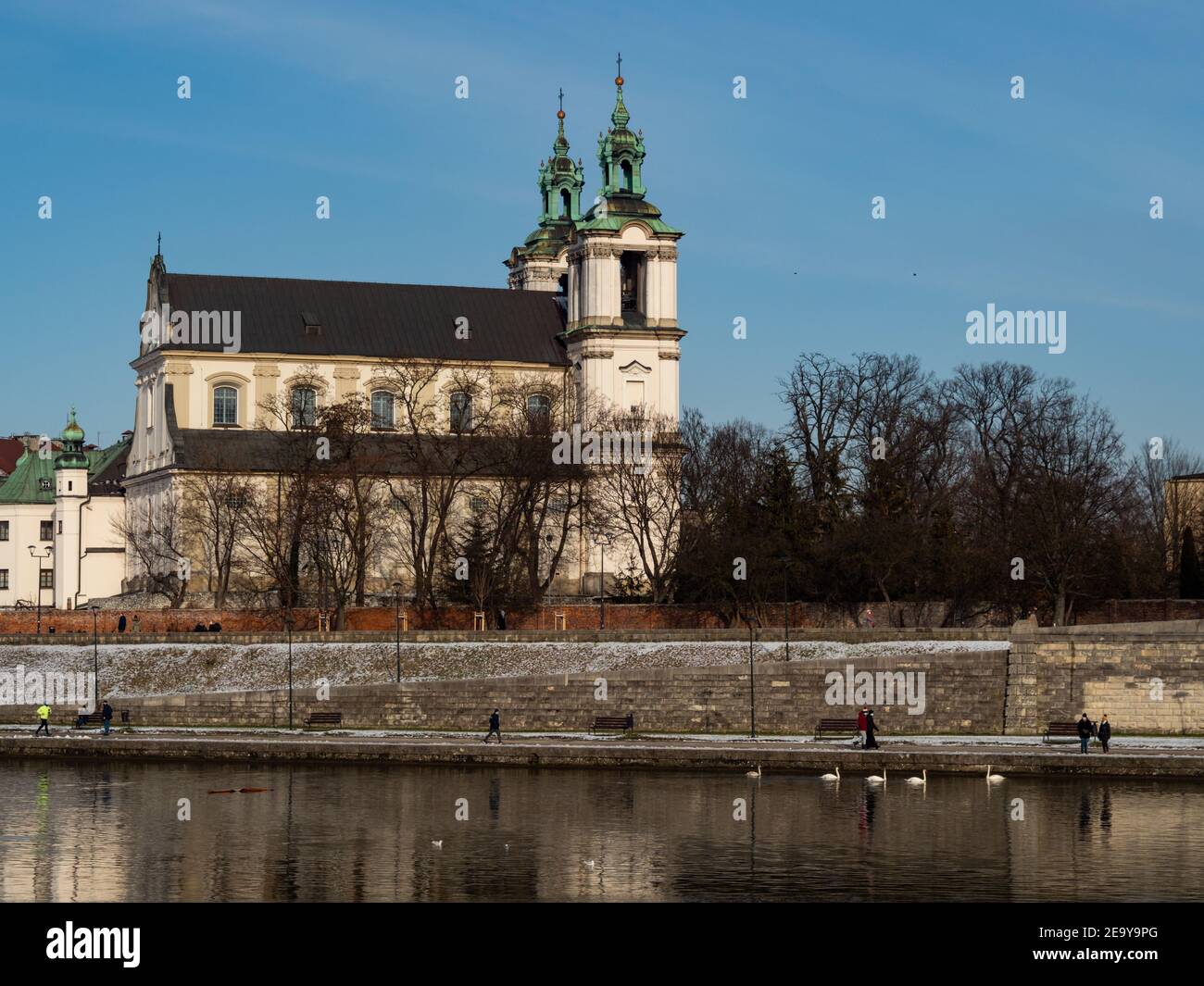 31/01/2021 - Poland/Cracow - view over Vistula Riverbanks and St. Michael the Archangel and St. Stanisław Church. Winter time. Stock Photo