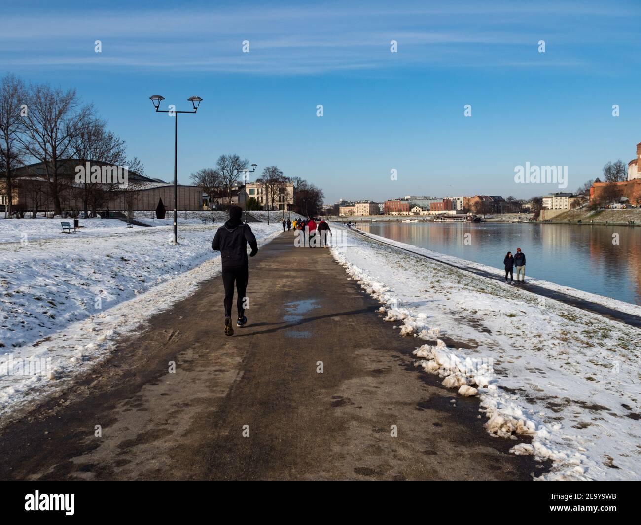 31/01/2021 - Poland Cracow. Vistula River boulevards. Winter cold day and people running or walking. Stock Photo