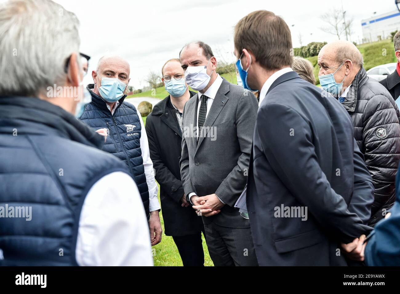 French Prime Minister Jean Castex visited an agricultural equipment factory in Chateaubourg, a Sulky company. After having visited the facilities in the company of Jean Yves Le Drian and Elisabeth Borne and the CEO of Sulby Mr Burel, he discussed at length on the integration of young people and reviewed the government s action in favor of the employment of young people. 16-25 years old. Jean Castex a visite une usine de materiel agricole, a Chateaubourg, entreprise Sulky. Apres avoir viste les installations en compagnie de jean Yves Le Drian et Elisabeth Borne et du PDG de Sulby Mr Burel, il a Stock Photo