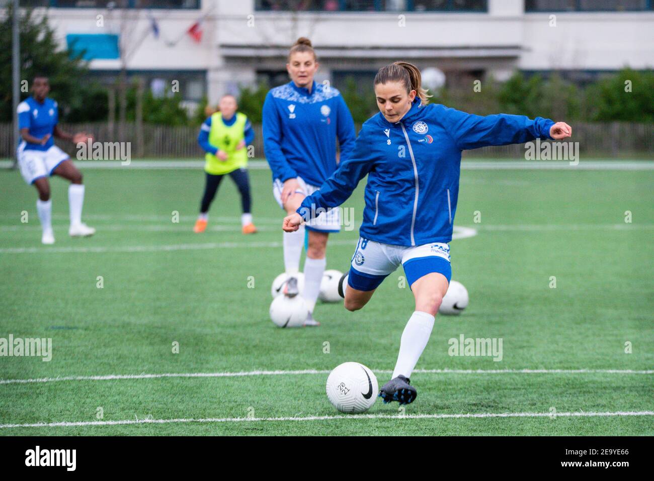 Kimberley Cazeau of ASJ Soyaux warms up ahead of the Women&#039;s French  championship, D1 Arkema football match between GPSO 92 Issy and ASJ Soyaux  Charente on February 6, 2021 at Le Gallo