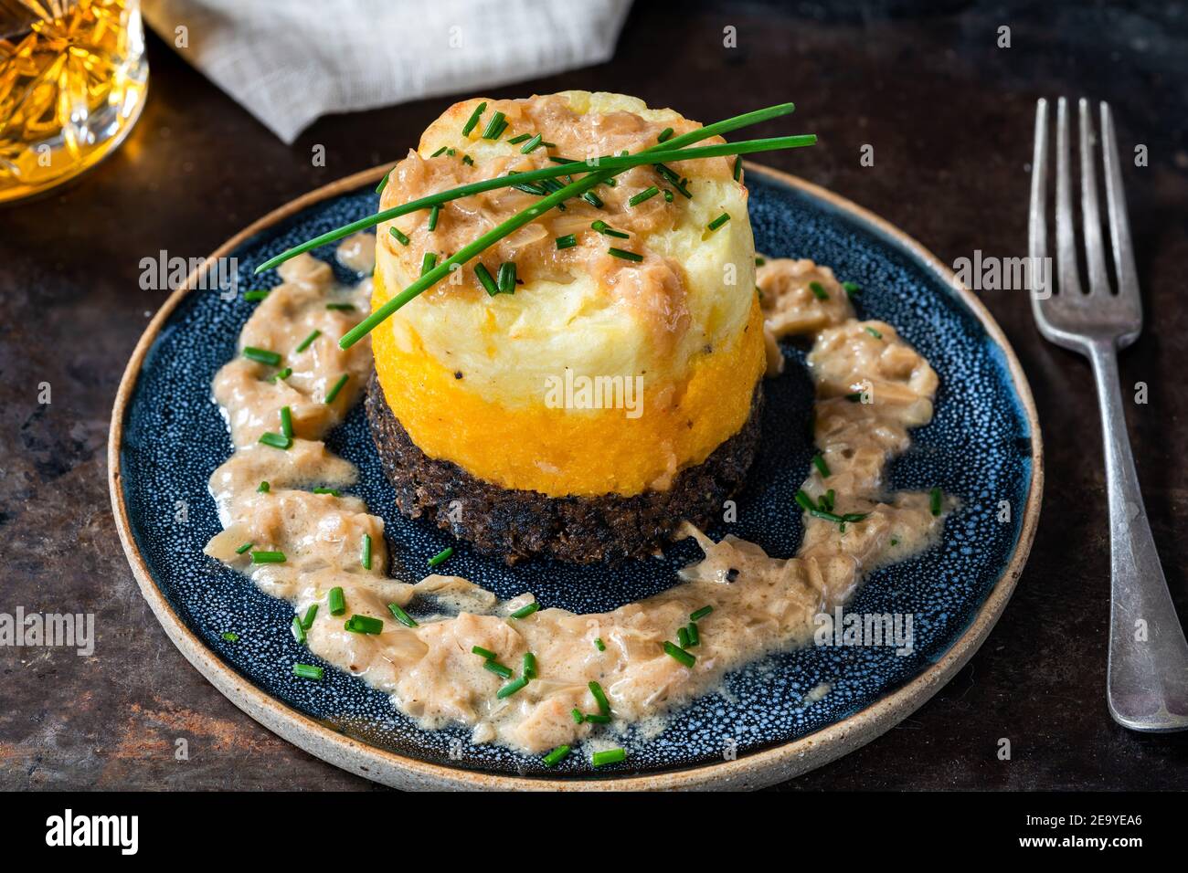 Haggis potato mash mashed turnip tatties neeps meal hi-res stock ...