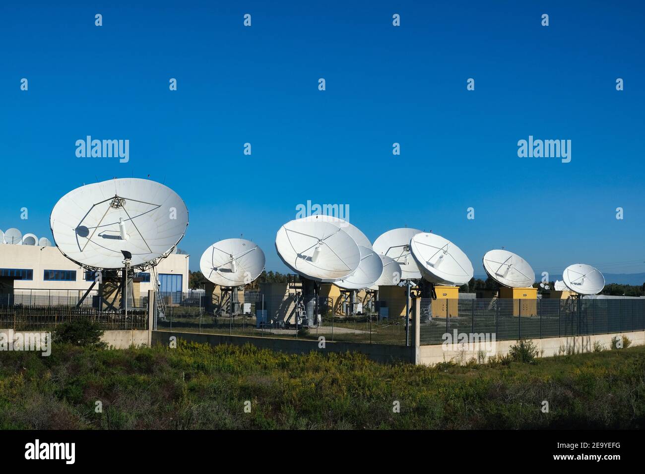 Antennas of a broadband satellite communication company Stock Photo Alamy