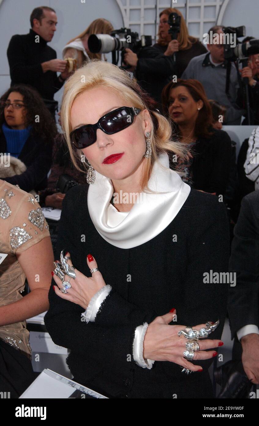 Daphne guinness chanel hi-res stock photography and images - Alamy