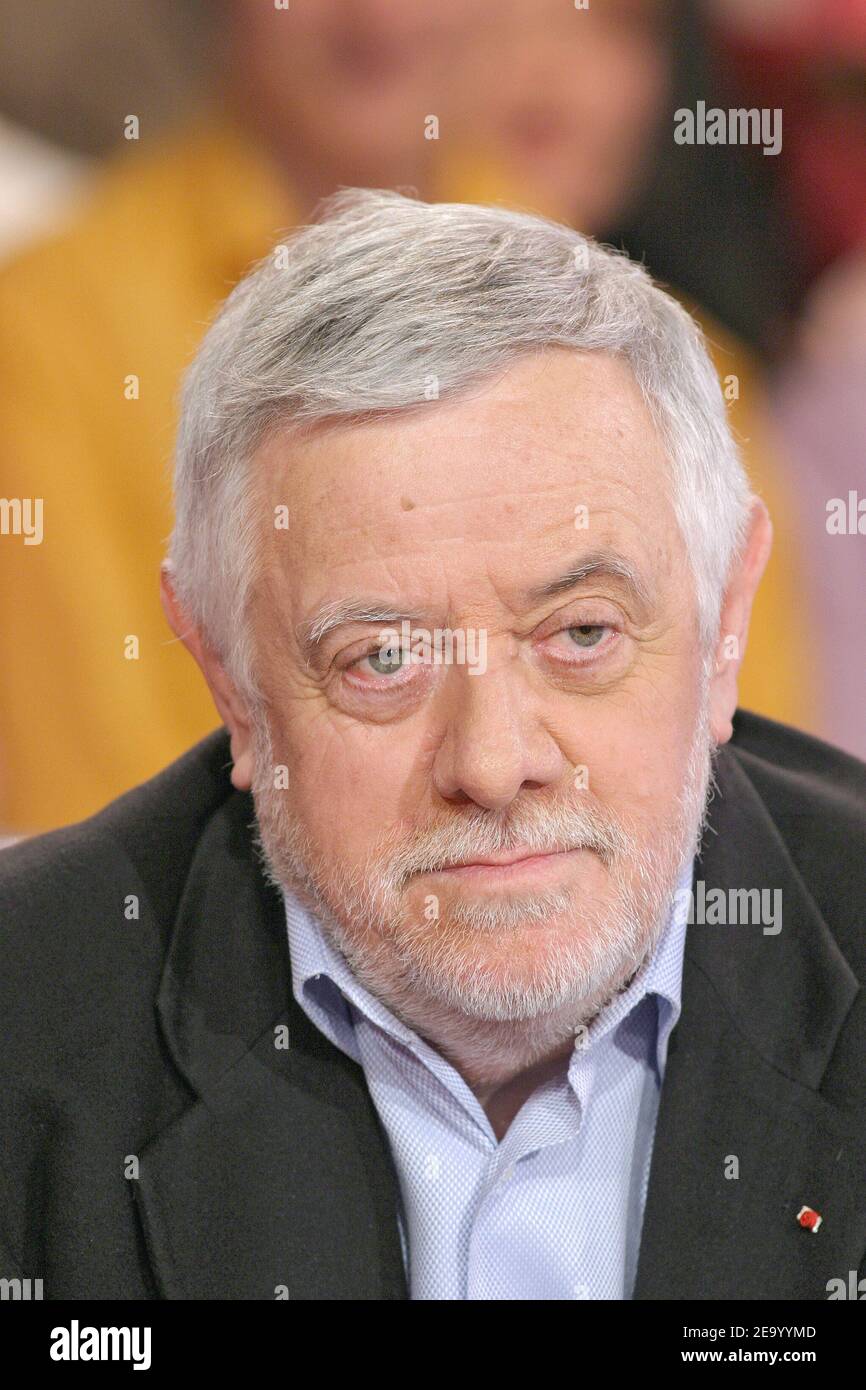 French paleoanthropologist Yves Coppens attends Michel Drucker's talk show Vivement Dimanche special Michel Fugain in Paris, France on February 1, 2005. Photo by Jean-Jacques Datchary/ABACA. Stock Photo
