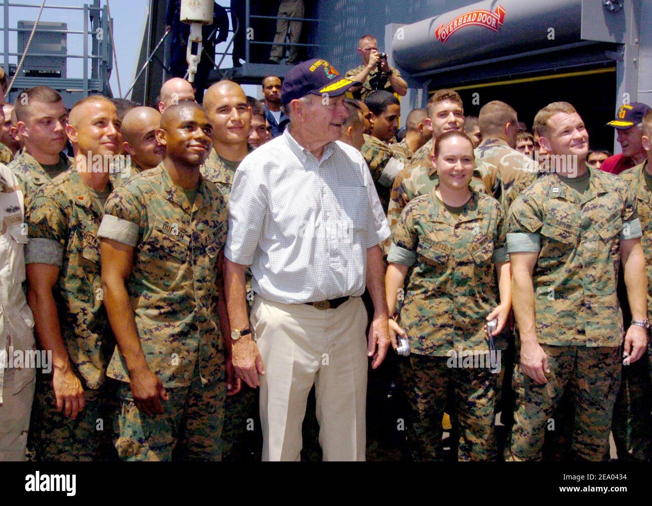 Former President George H. W. Bush is flanked by Marines while posing for a photo aboard the amphibious dock landing ship USS Fort McHenry (LSD 43). Sailors and Marines greeted former President Bill Clinton and George H. W. Bush as they toured Sri Lanka, Thailand and Indonesia to see first hand, the effects the tsunami had on Southeast Asia on February 20, 2005. Photo Michael D. Kennedy/USN via ABACA. Stock Photo