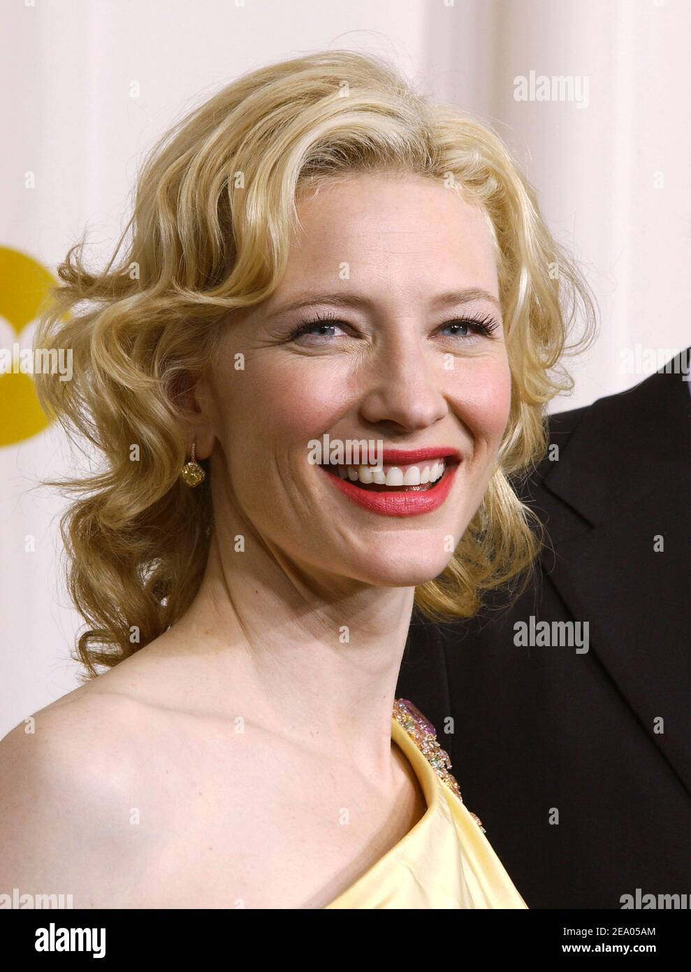 Cate Blanchett with her Oscar for Best Performance for an actress in a supporting role for -Aviator- poses for the photographers in the press room of the 77th Annual Academy Awards held at the Kodak Theater in Hollywood, CA on February 27, 2005. Photo by Hahn-Khayat-Nebinger/ABACA Stock Photo