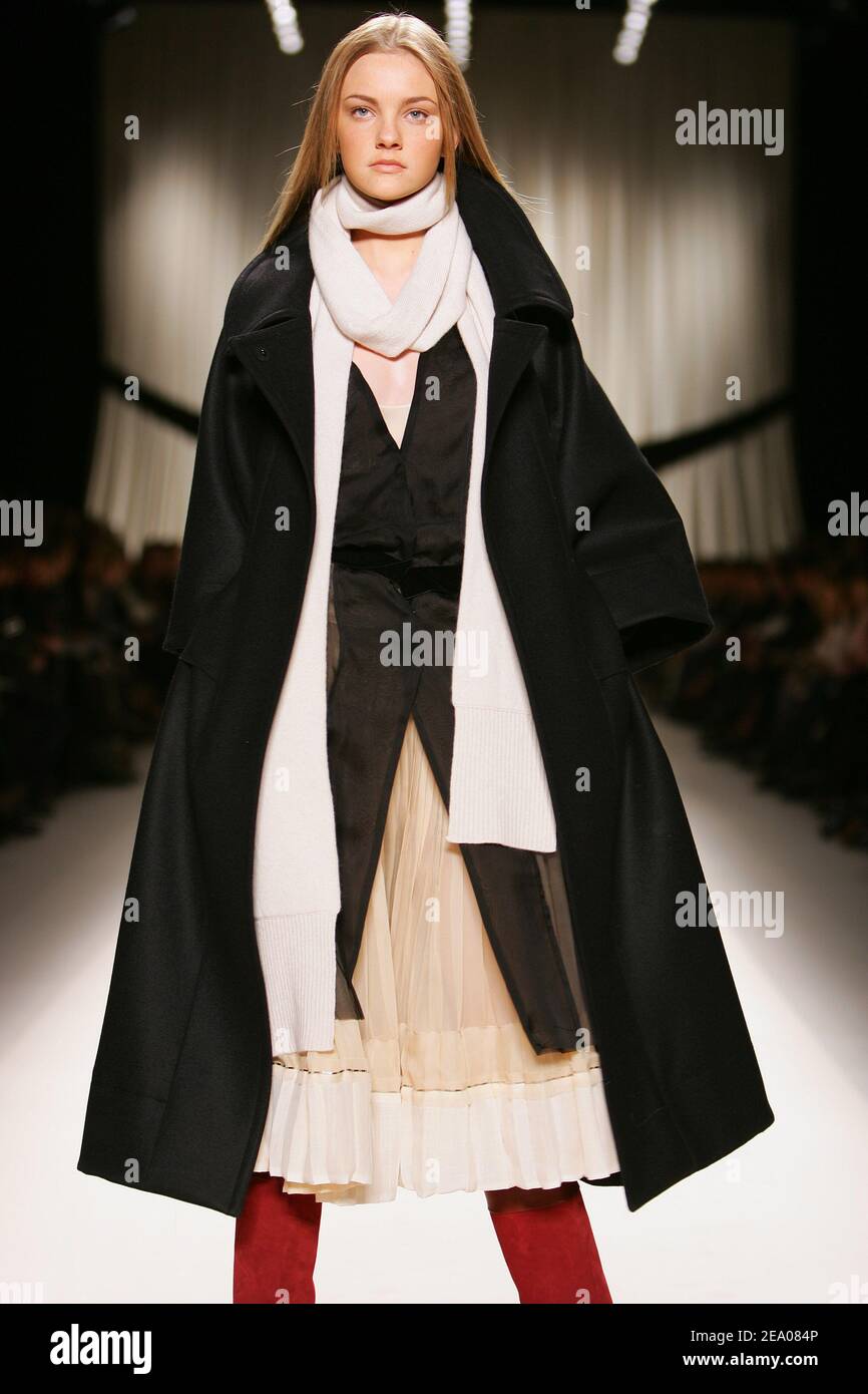 A model displays a creation by fashion designer Phoebe Philo for Chloe Fall-Winter 2005-2006 ready-to-wear collection presentation in Paris, France, on March 5, 2005. Photo by Java/ABACA Stock Photo