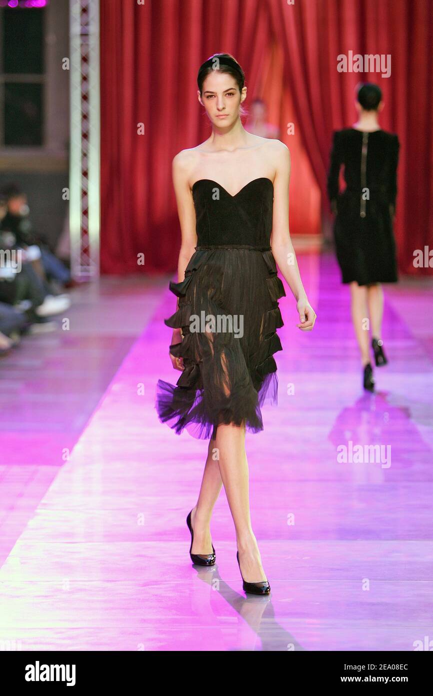 A model displays a creation by fashion designer Alber Elbaz for Lanvin  Fall-Winter 2005-2006 ready-to-wear collection presentation in Paris,  France, on March 6, 2005. Photo by Java/ABACA Stock Photo - Alamy