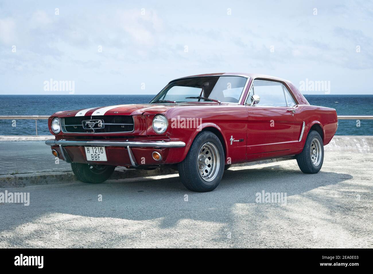 BARCELONA, SPAIN-FEBRUARY 2, 2021: 1965 Ford Mustang GT Hardtop (first  generation) next to sea Stock Photo - Alamy