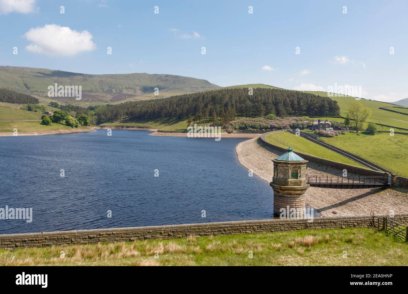Kinder Reservoir, a water storage reservoir for drinking water in Peak District, Derbyshire, UK. Kinder Scout moorland in the background Stock Photo