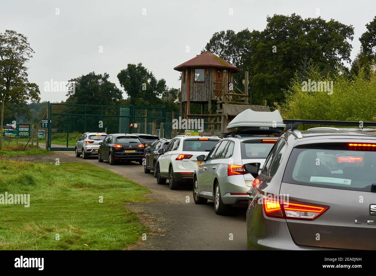 A queue of cars awaiting entrance to the fenced off section of the Blair Drummond Safari and Adventure Park. Stock Photo