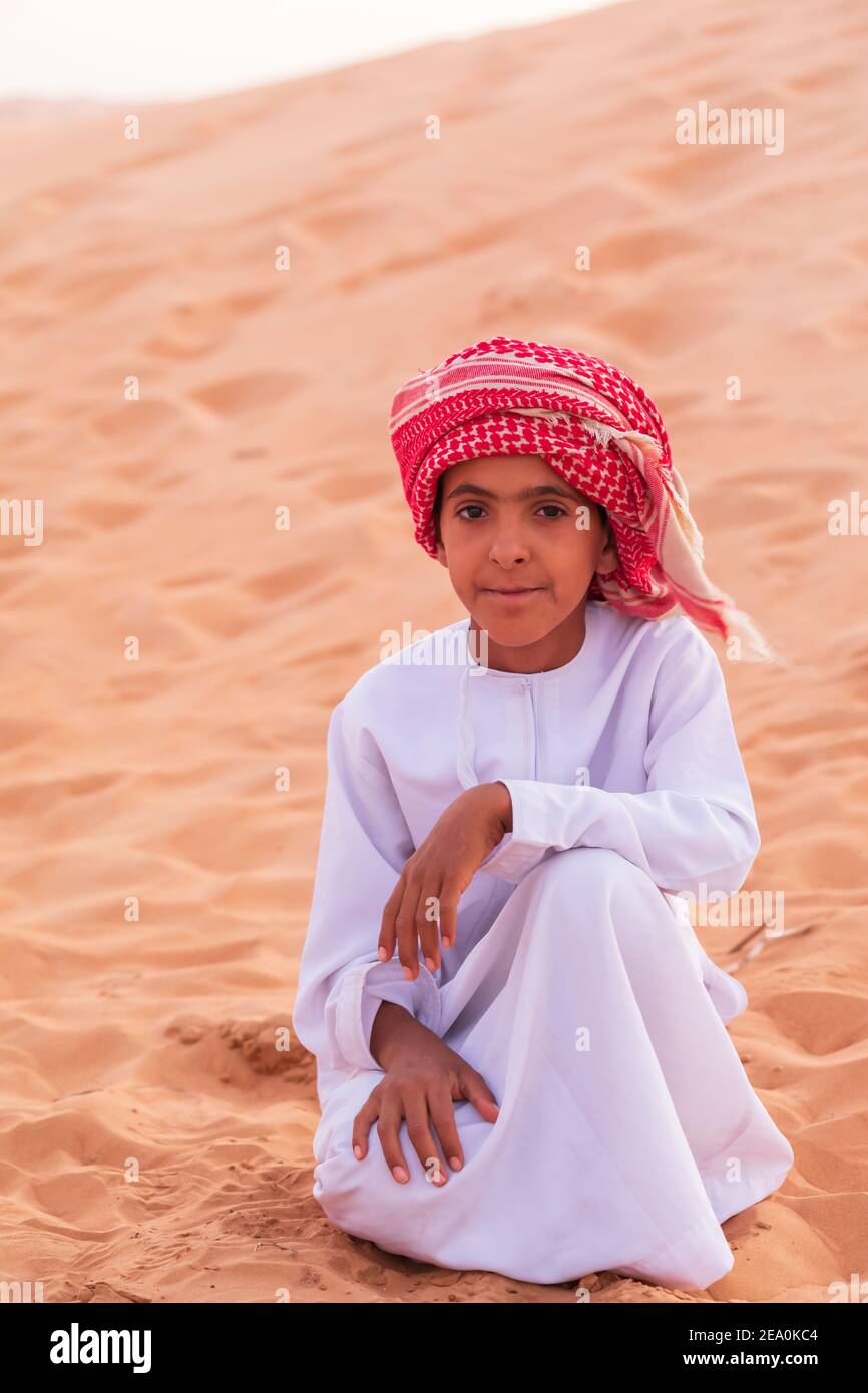 Middle East, Arabian Peninsula, Oman, Ash Sharqiyah North, Bidiya. Oct. 25, 2019. Boy on a sand dune in the desert of Oman. Stock Photo