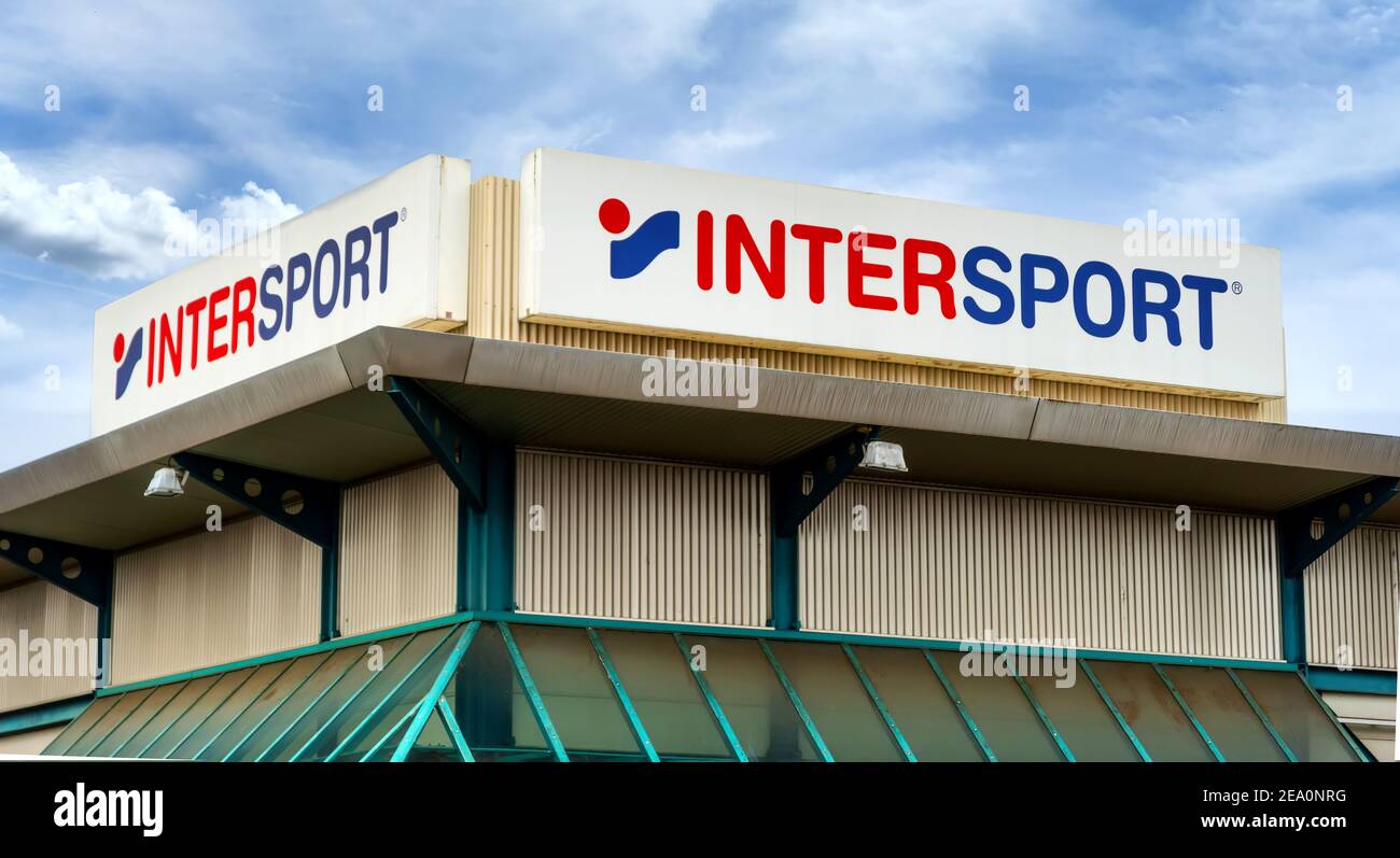 Intersport logo hi-res stock photography and images - Alamy