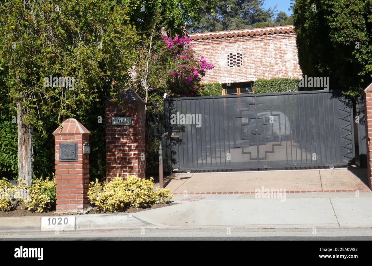 Beverly Hills, California, USA 6th February 2021 A general view of atmosphere of actor Mickey Rourke and model Carre Otis former home/house at 1020 Benedict Canyon Drive on February 6, 2021 in Beverly Hills, California, USA. Photo by Barry King/Alamy Stock Photo Stock Photo