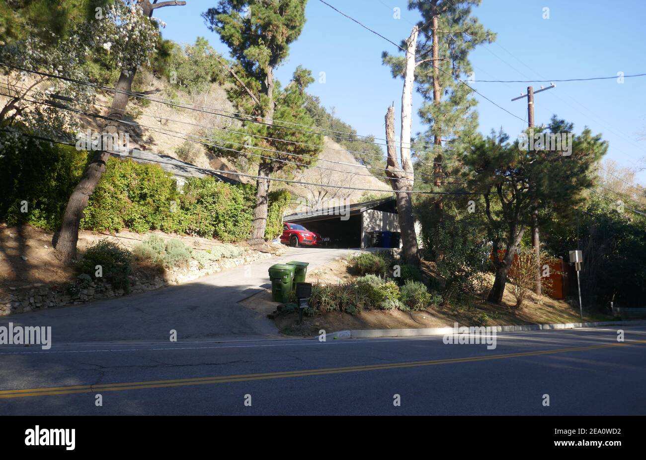 Beverly Hills, California, USA 6th February 2021 A general view of atmosphere of actor Harry Hamlin and actress Nicollette Sheridan's former home/house at  2514 Benedict Canyon Drive on February 6, 2021 in Beverly Hills, California, USA. Photo by Barry King/Alamy Stock Photo Stock Photo