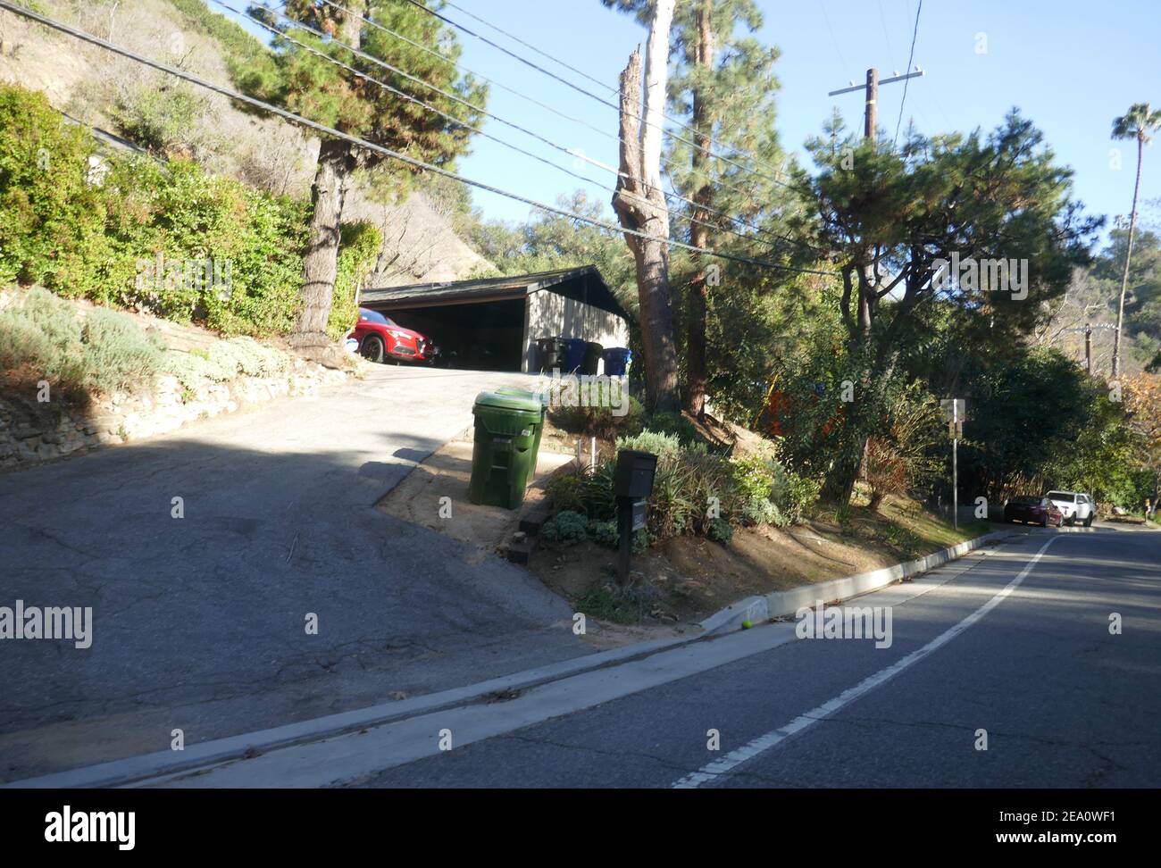 Beverly Hills, California, USA 6th February 2021 A general view of atmosphere of actor Harry Hamlin and actress Nicollette Sheridan's former home/house at  2514 Benedict Canyon Drive on February 6, 2021 in Beverly Hills, California, USA. Photo by Barry King/Alamy Stock Photo Stock Photo