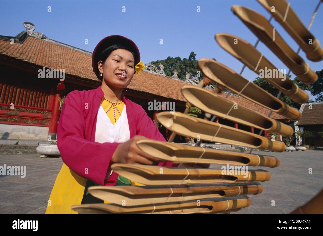 Asia, Vietnam, hanoi, Temple of Literature, Vietnamese woman wearing