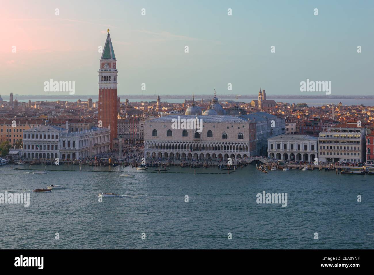 Catholic church doges palace hi-res stock photography and images - Alamy