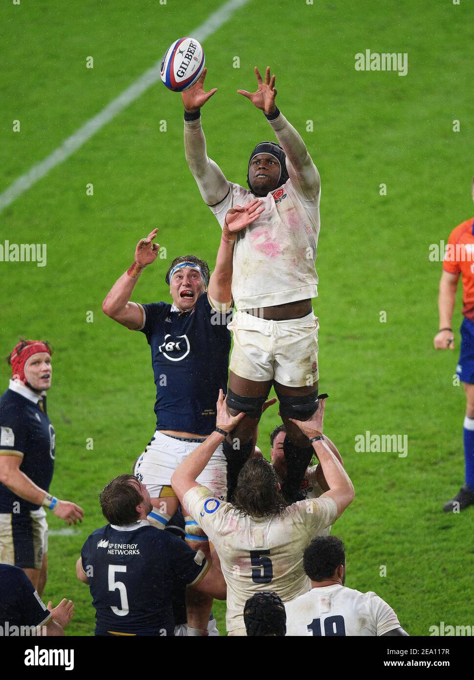 Twickenham, UK. 06th Feb, 2021. Twickenham Stadium, London 6th Feb 2021 England's Maro Itoje battles in the lineout with George Turner during their Six Nations match against Scotland. Picture Credit : Credit: Mark Pain/Alamy Live News Stock Photo